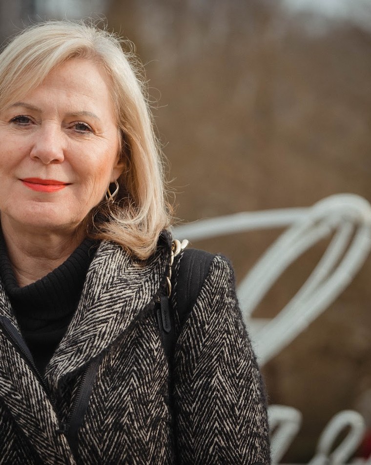 Πορτρέτο της Eva Poláčková, διαχειρίστριας της DECOLED